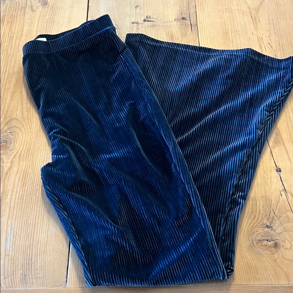 NATURAL LIFE Women's Ribbed pull on flare pants, velour fabric - Picture 3 of 5